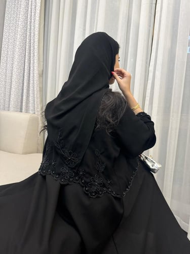 عباية وفاء اسود