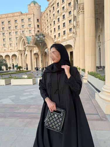 عباية منار اسود