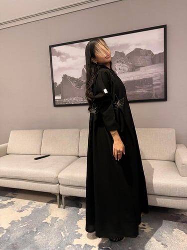 عباية سارا ذهبي