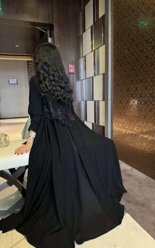 عباية دلال اسود