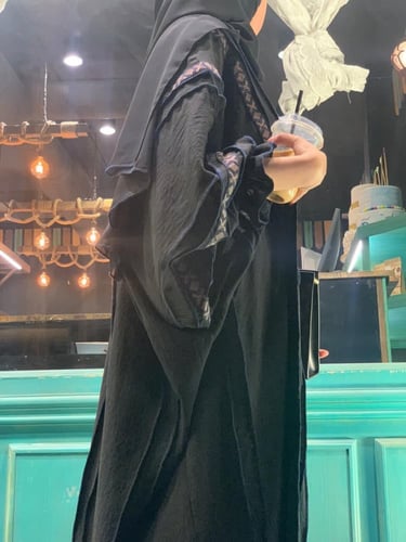 عباية لف سدو + طرحتين اسود و كحلي