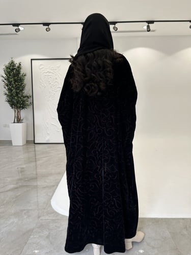عباية مخمل كامل تطريز عنابي