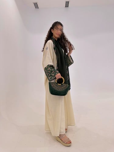 عباية سمر لون بيج