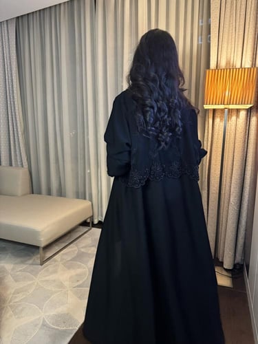 عباية وفاء اسود