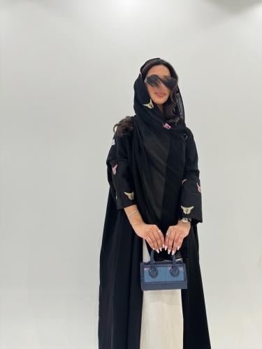 عباية بتطريز فراشة