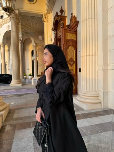 عباية منار اسود