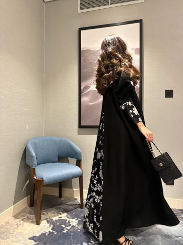 عباية ترف ابيض