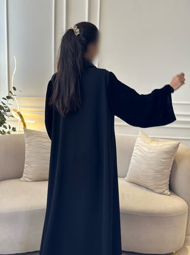 عباية اكمام مخمل