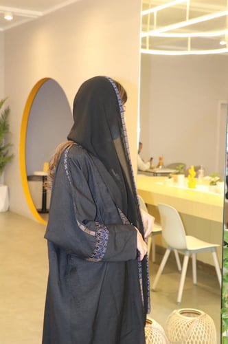 عباية بشت + شامل الطرحة مطرزة