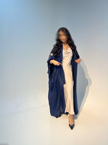 عباية بشت بربطة على اليد لون كحلي