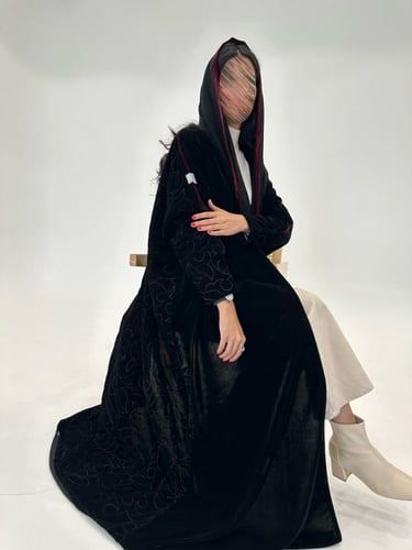 عباية مخمل كامل تطريز عنابي