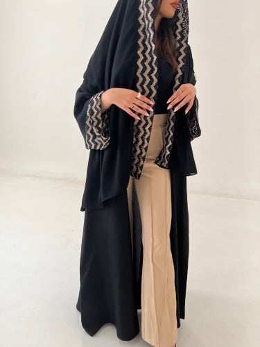 عباية بتطريز على اليد