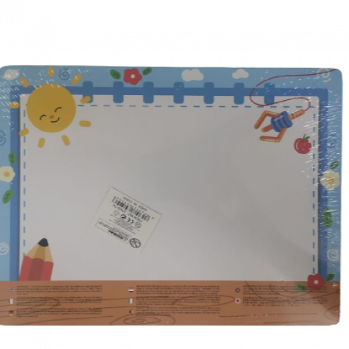 سبورة مع أشكال تعليمية