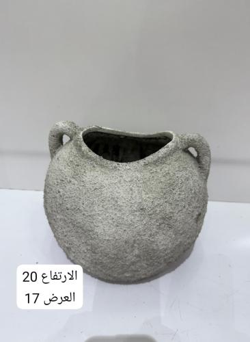 فازة ديكورية أسمنتية بتصميم دائري مع يدين جانبيتين...