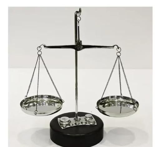 ميزان ديكور معدني كلاسيكي - تصميم رمزي أنيق لفن ال...