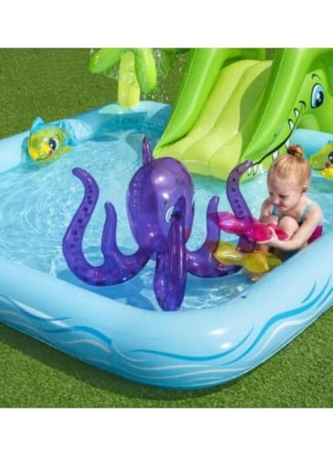 مسبح أطفال كبير مع زحليقة ونوافير وألعاب نفخ
