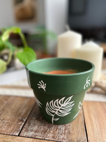 أصيص فخار طبيعي مصنوع ومرسوم يدويًا بلون أخضر