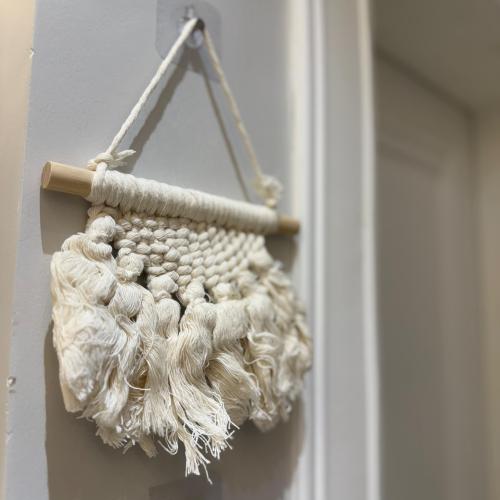 ديكور جداري مكرمية من القطن الطبيعي – لمسة بوهيمية...