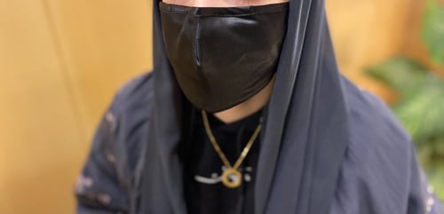 كمامة حرير طبيعي لون اسود بحديدة انف