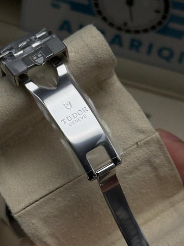 ساعة تيودور بلاك باي كرونو سوبر كلون