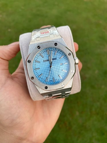 ساعة أوديمار باللون السماوي الدرجة الاولى