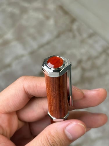 قلم كارتير سانتوس دومو دو الخشبي حصري للشرق الأوسط