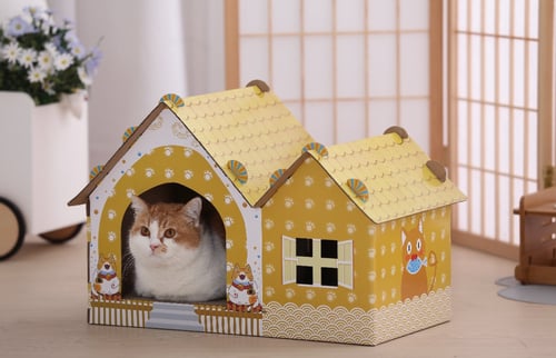 بيت للقطط من الكرتون