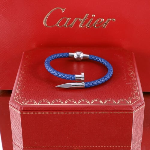 اساور من الجلد الطبيعي و الستانلس ستيل