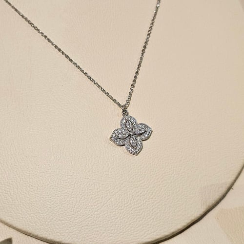 سلسال روبرتو كوين فضي مزين بأحجار