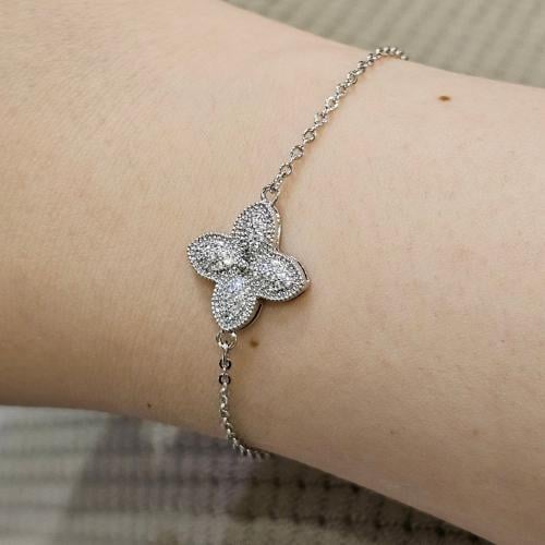 اسوارة روبرتو كوين وردة فضي مزينة بأحجار