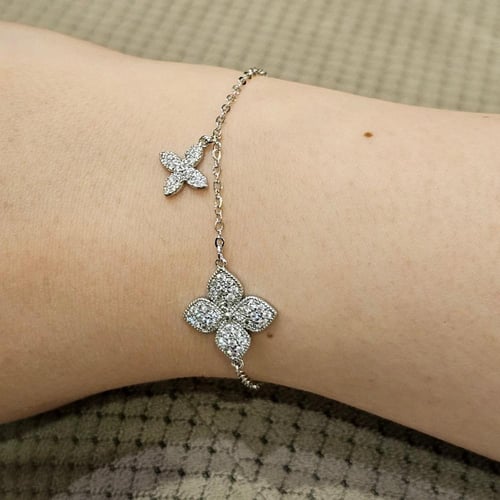 اسوارة روبرتو كوين وردات فضية مرصعة باحجار