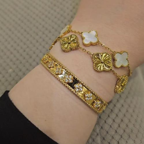 مجموعة اساور سحر الاناقة ثلاثية الأناقة والرقي كلي...