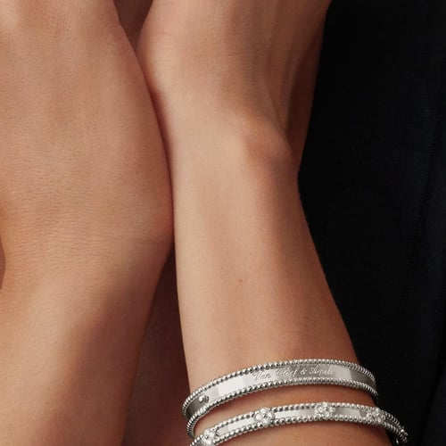 اسوارة فان كليف سقنتشر لون فضي