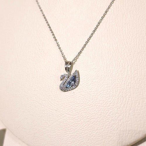 سلسال سوارفسكي البطة فضي مع ازرق مزين باحجار