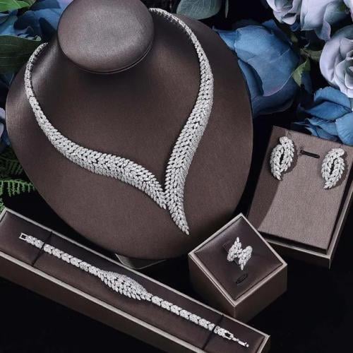 طقم زركون فضي مميز 4 قطع