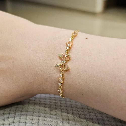 اسوارة باندورا فيونكة ذهبية مزينة باحجار