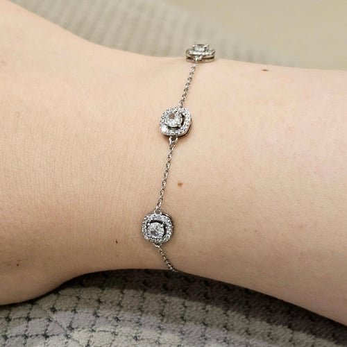 اسوارة باندورا فضية مزينة باحجار زركون