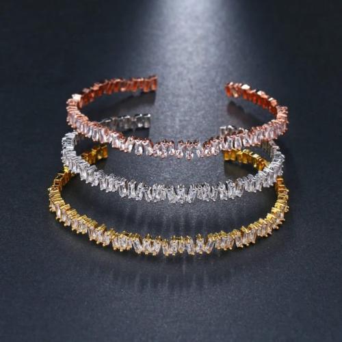 اسوارة نسائية مرصعة بحجر الزريكون