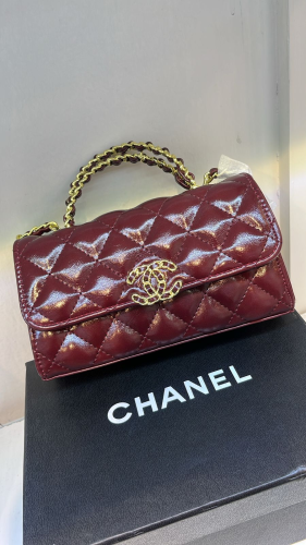 شنطة شانيل عنابي