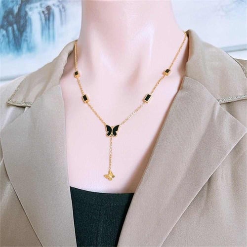 سلسال فراشة سوداء مطلي بالذهب