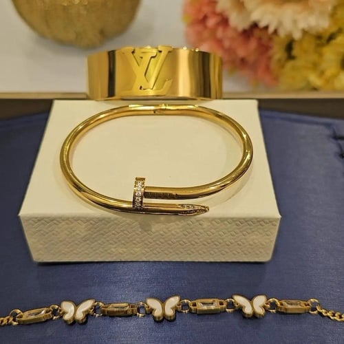 طقم اساور ال في عريض كارتير مسمار فراشات ابيض