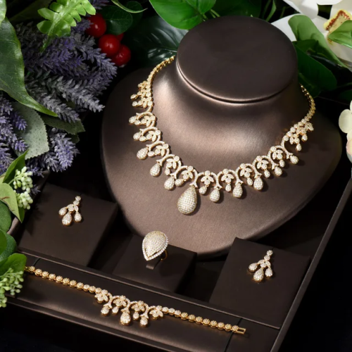 طقم زركون فاخر ذهبي لإطلالة ساحرة وجذابة - 4 قطع