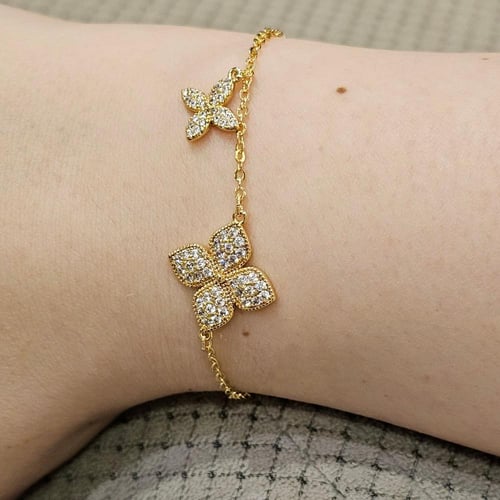 اسوارة روبرتو كوين وردات ذهبية مرصعة باحجار