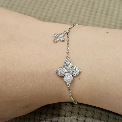 اسوارة روبرتو كوين وردات فضية مرصعة باحجار