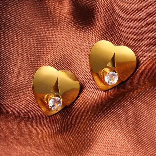 طقم اكسسوارات مطلي ذهب مرصع بحجر الزركون شكل قلب