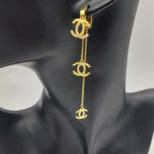 حلق شانيل طويل مزين بتعليقات