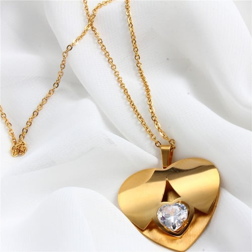 طقم اكسسوارات مطلي ذهب مرصع بحجر الزركون شكل قلب