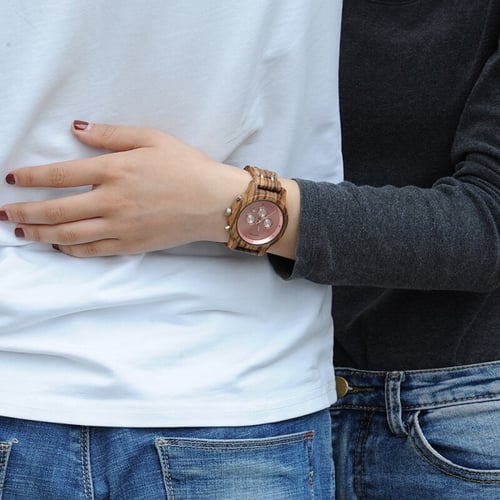 بوبو بيرد ساعة خشبية نسائية لون بني خشبي بخلفية ور...