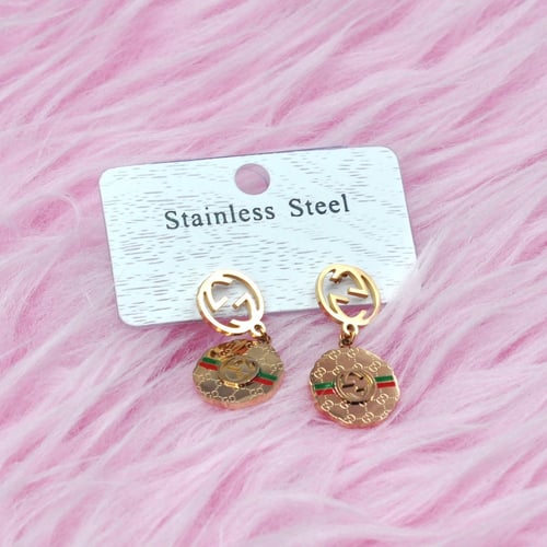 حلق بتصميم مستوحى قوتشي لون ذهبي وردي (روز قولد)