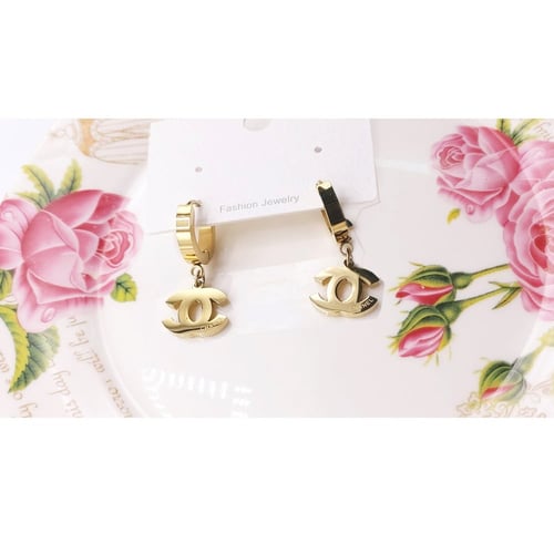 حلق شانيل مطلي ذهب